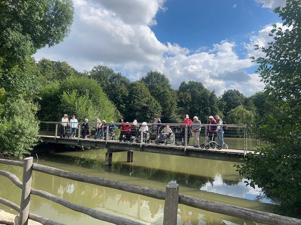 Gruppenfoto auf der Brücke 